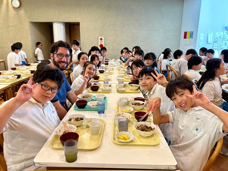 リンデンホールの給食の様子