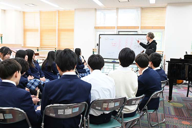 リンデンホールスクール授業の風景（提供：学校法人都築育英学園）