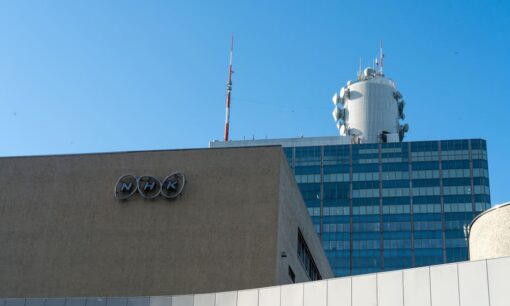 NHKネット受信料月1100円　スマホ持つだけで対象？契約は解約できる？