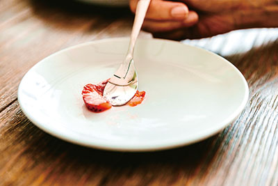 フラットな形状なので大きな物をすり潰すことにも使える