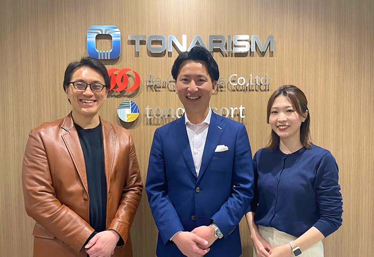 トナリズム株式会社 代表者：代表取締役 新川裕也さん