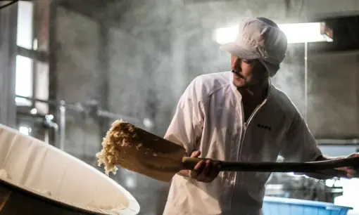 秋川牧園、耕作放棄地から生まれた「山田錦の甘酒」を発売　カメムシ被害を逆手にとったアップサイクル商品