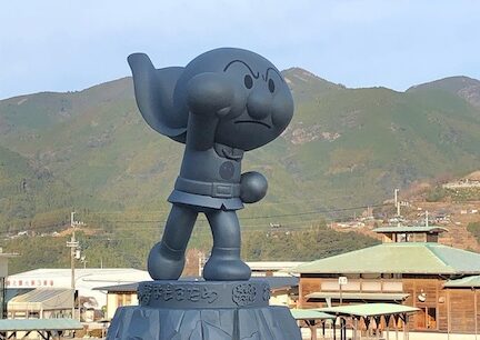 【朗報！】商店街から消えたアンパンマン石像、無事帰還する。