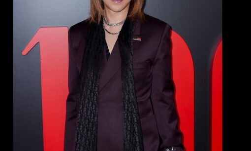 YOSHIKI、公演中の観客接触で右手負傷　スタッフが「重要なお知らせ」