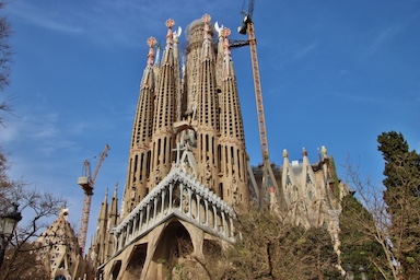 サグラダ・ファミリア、完成まであと10年か。ガウディ没後1世紀を超えて