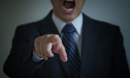 吉野ヶ里町長が謝罪　パワハラ認定受け給与減額と防止条例制定へ