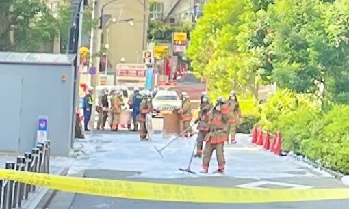 【速報】六本木タワマン前、大量の泡で通行止め→消火設備のスプリンクラーだった、交通規制は解除済み