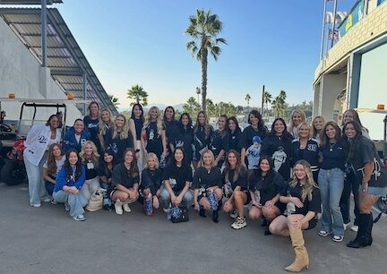 大谷翔平の妻・真美子さん、ドジャース夫人会の集合写真に登場　「相変わらず美しい」