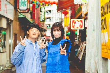 ファイヤーサンダー﨑山祐＆上下碧が結婚　ヒコロヒーが“証人”に。笑いと情熱で結ばれた二人の物語