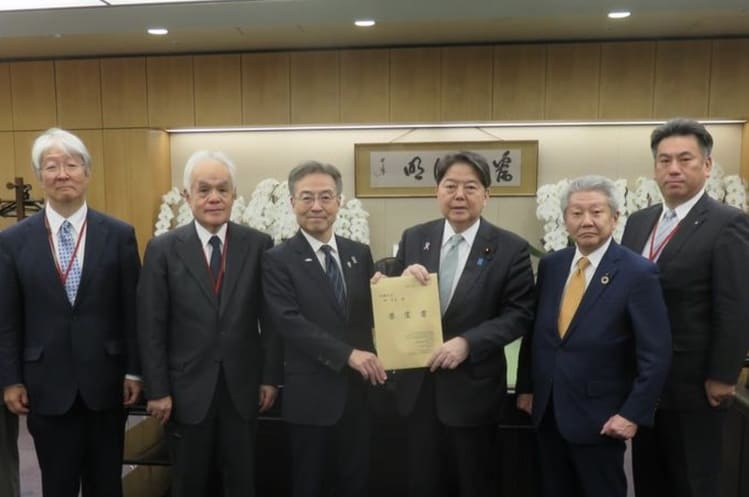 福井県 杉本達治知事が電撃辞職　“ふざけたつもりのメッセージ”の中身は？セクハラ疑惑が一気に炎上