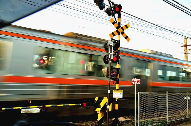 JR日豊線・柳田踏切で人身事故　姶良市で20代女性死亡、通勤ラッシュ直撃 2000人足止め