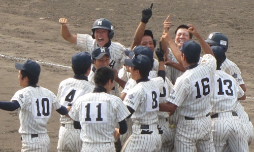 甲子園出場校が閉校へ。大阪「授業料無償化」が突きつけた現実　東大阪大柏原高校“苦渋の決断”の深層