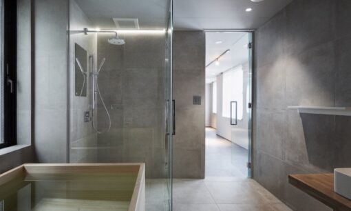 〈赤坂・高級個室サウナ火災〉夫婦2人死亡　非常ボタン不作動2年、“監修”表記の裏で何が起きていたのか