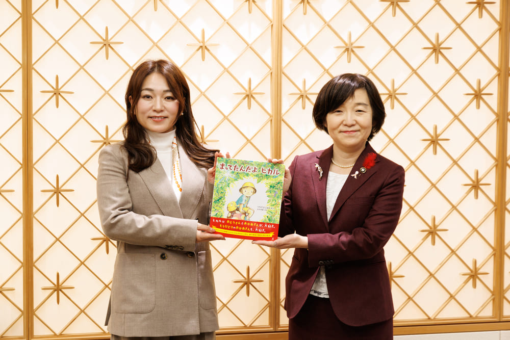 矢口明子・酒田市長（右）とミダス財団の吉村裕子事務局長